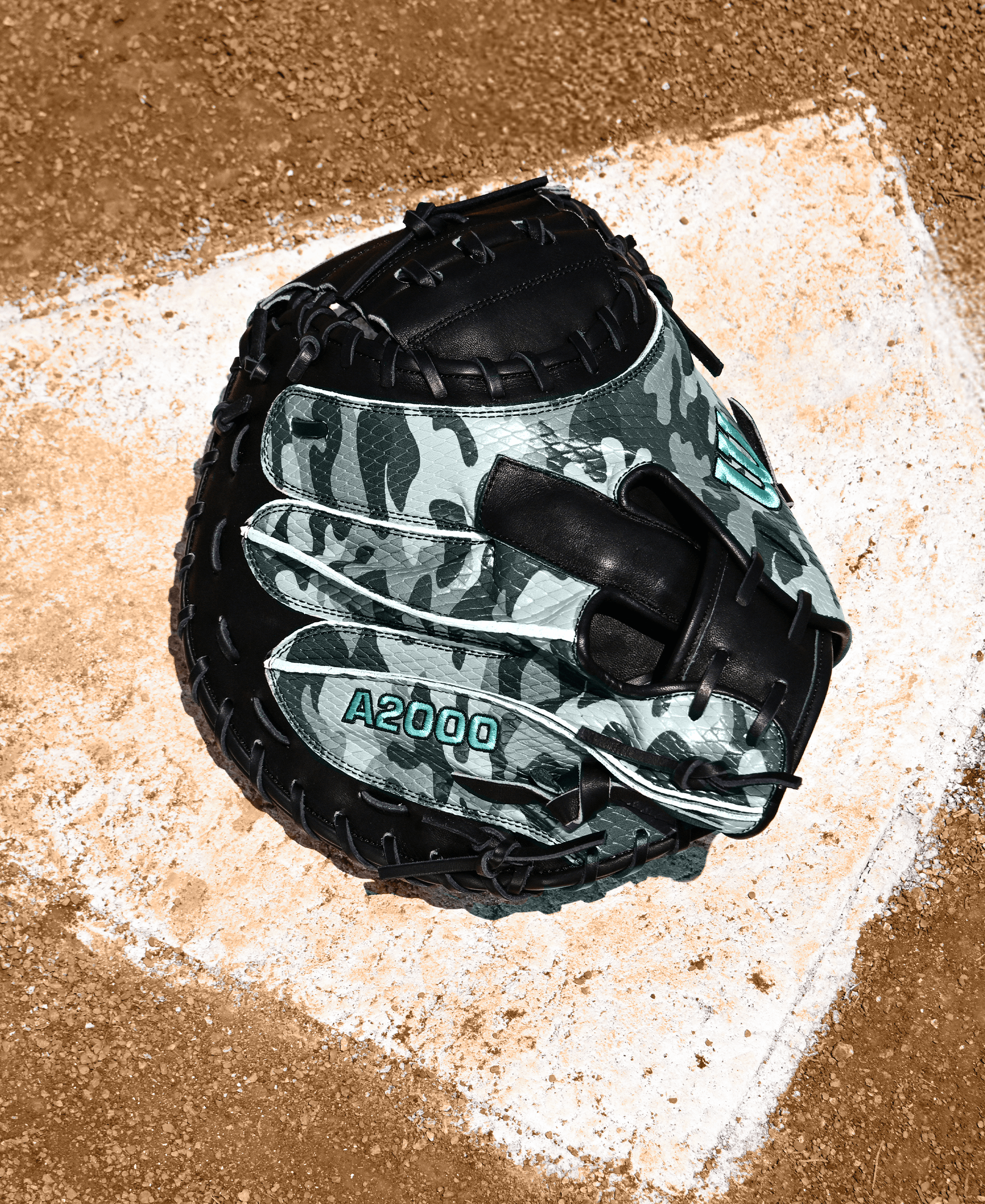 Wilson Fall 2025 Austin Wells A2000 AW28 GM 34” Baseball Catcher’s Mitt