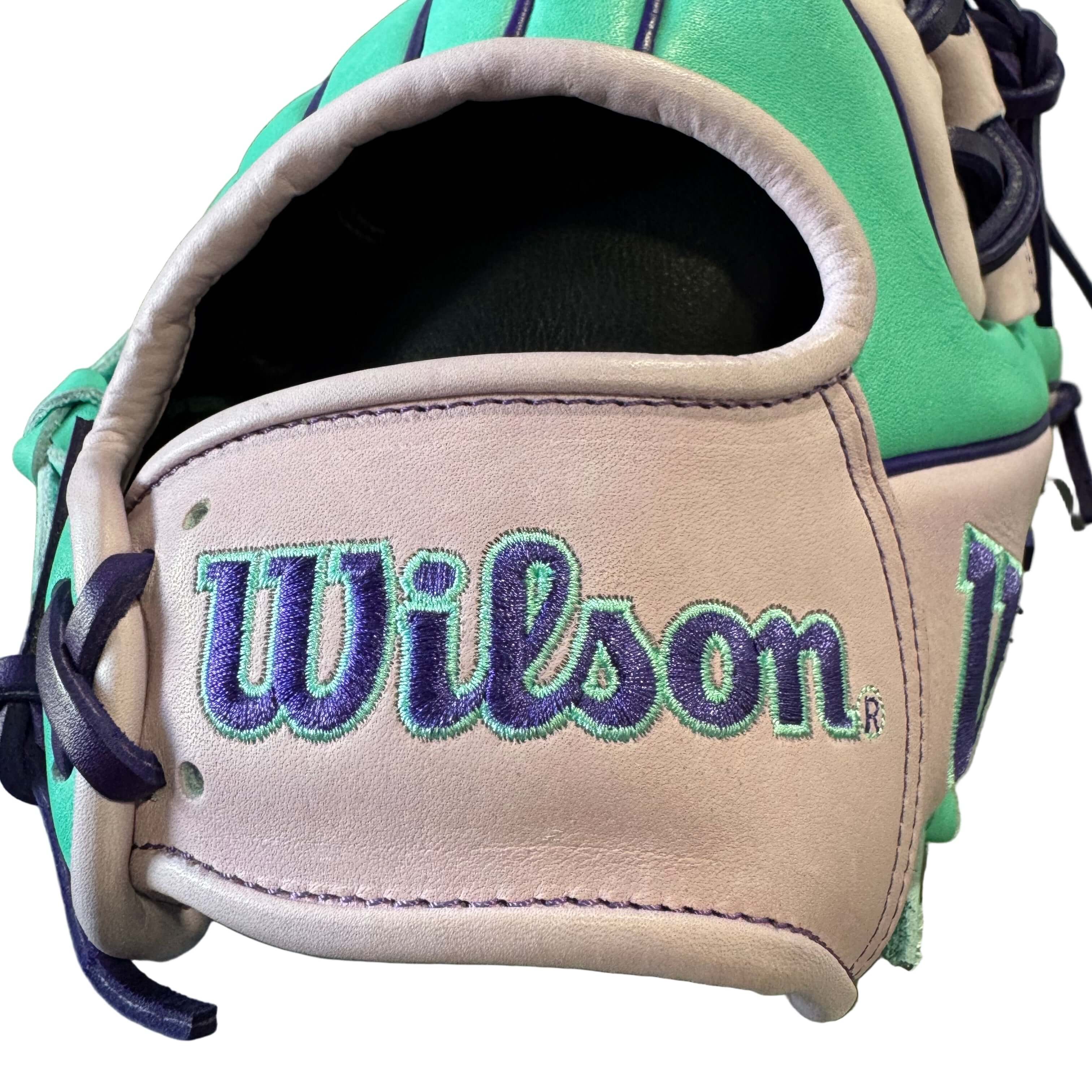 2025 A2000 1786 11.5" Lush Lavender Exclusive Baseball Glove