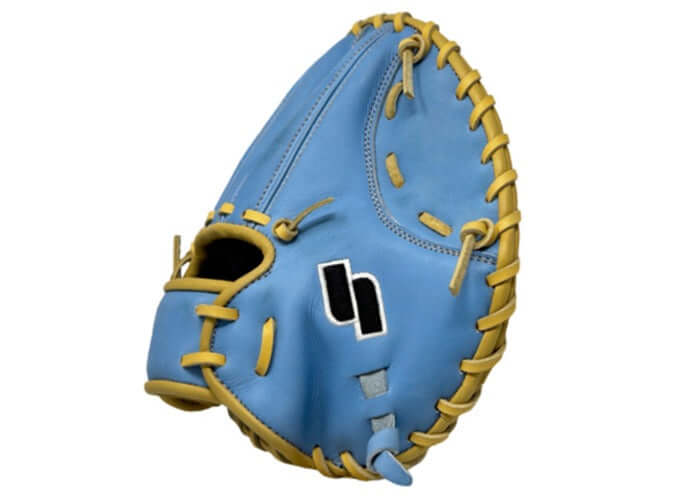 Sacco Ultra Smooth Kip 10 Flat Light Blue glove with yellow lacing, designed for lightweight durability and comfort.