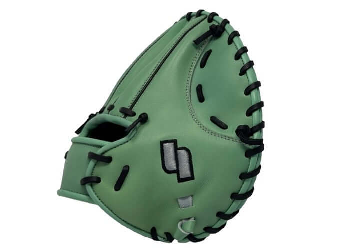 Sacco Ultra Smooth Kip 10" Flat Mint Trainer Glove in mint color with silver web stitching.
