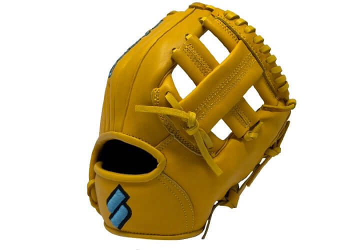 Front view of the Sacco Ultra Smooth Kip 9.5" Infield Trainer Medallion in Sacco Blue, showcasing premium leather and durable design.