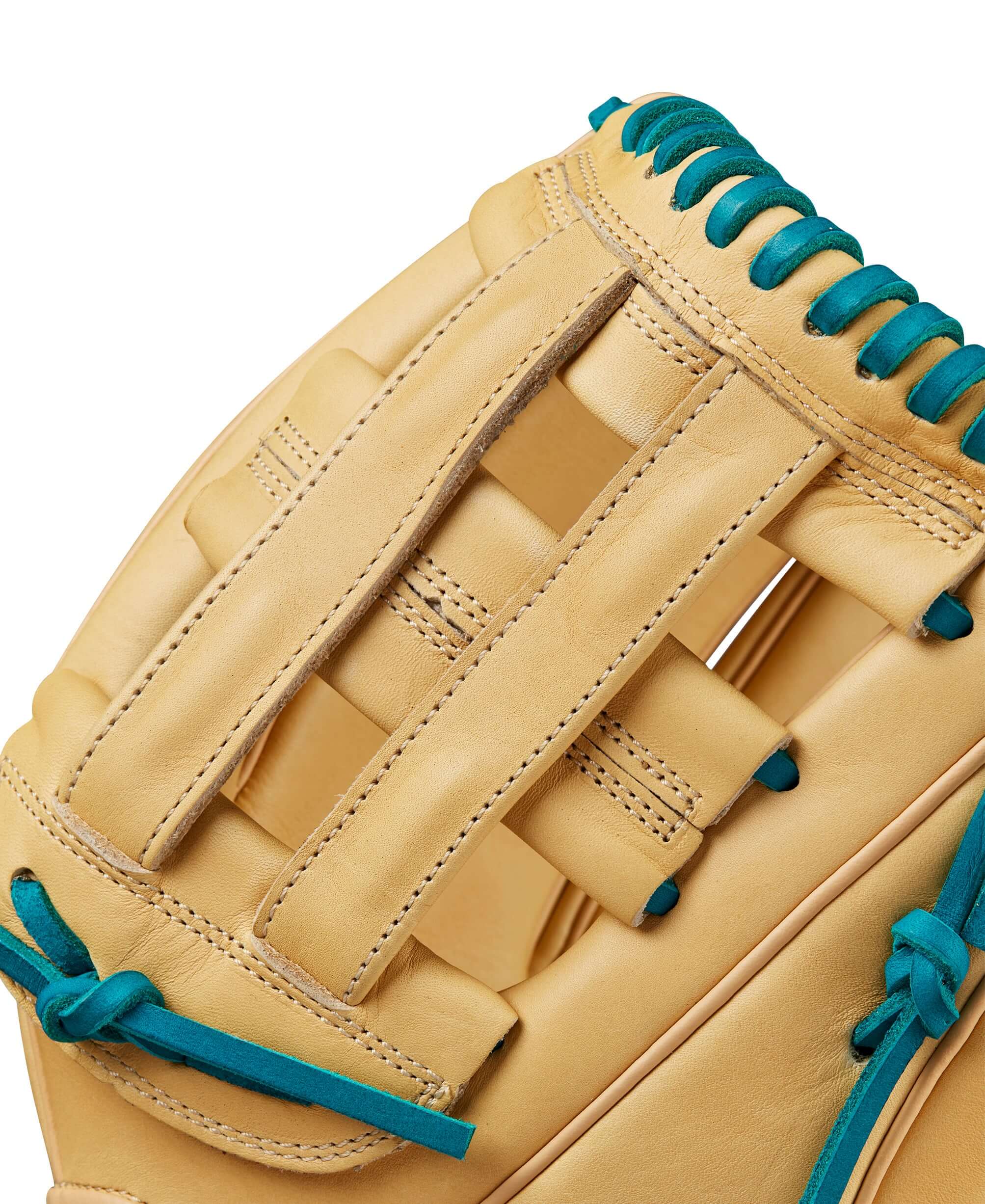 Close-up of the Dual Post Web on the Wilson A1000 DW5 Glove designed for reliable ball control and quick plays.