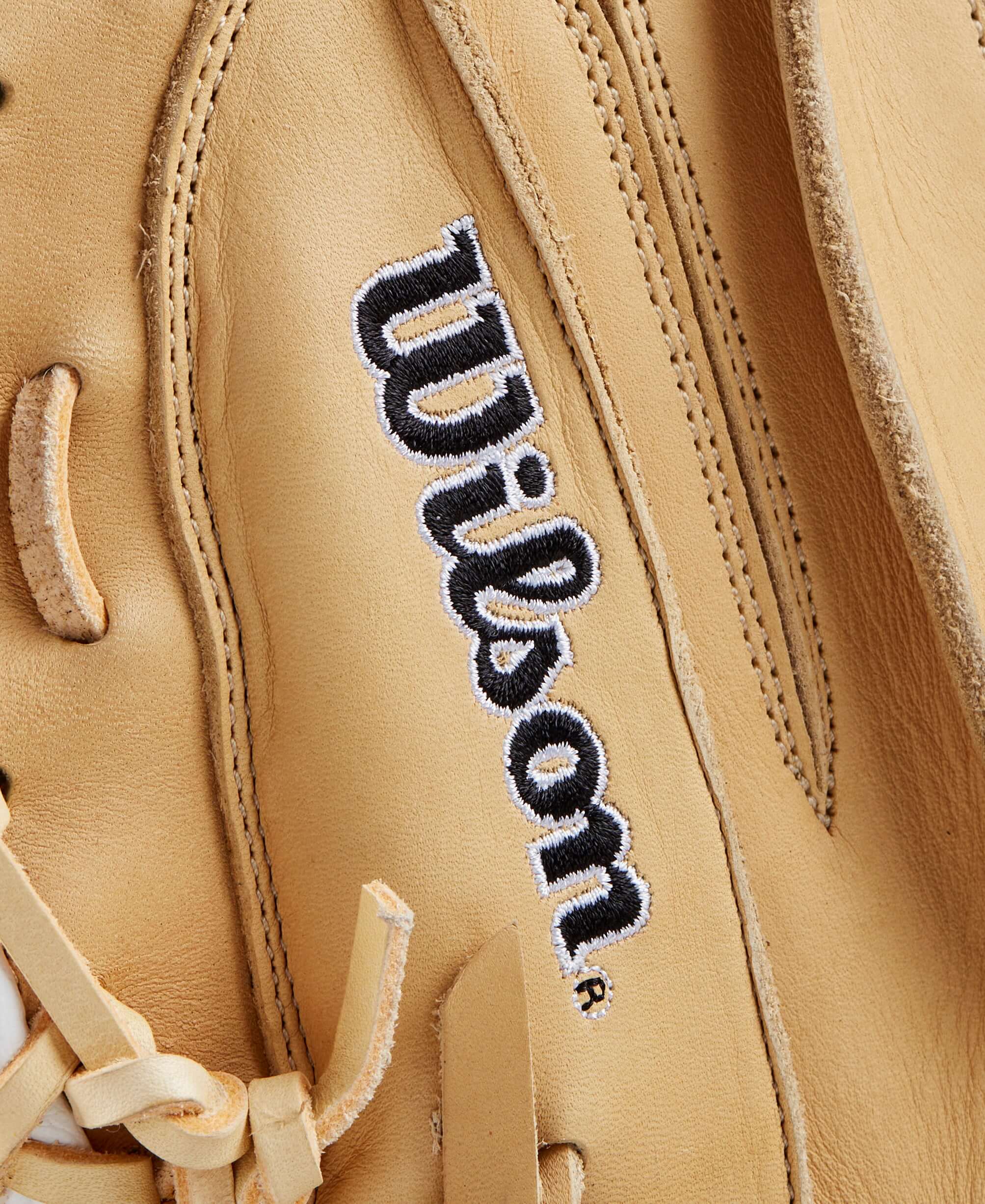 Close-up of Wilson logo on the Blonde Full Grain leather palm of A1000® CM33 catcher’s mitt.