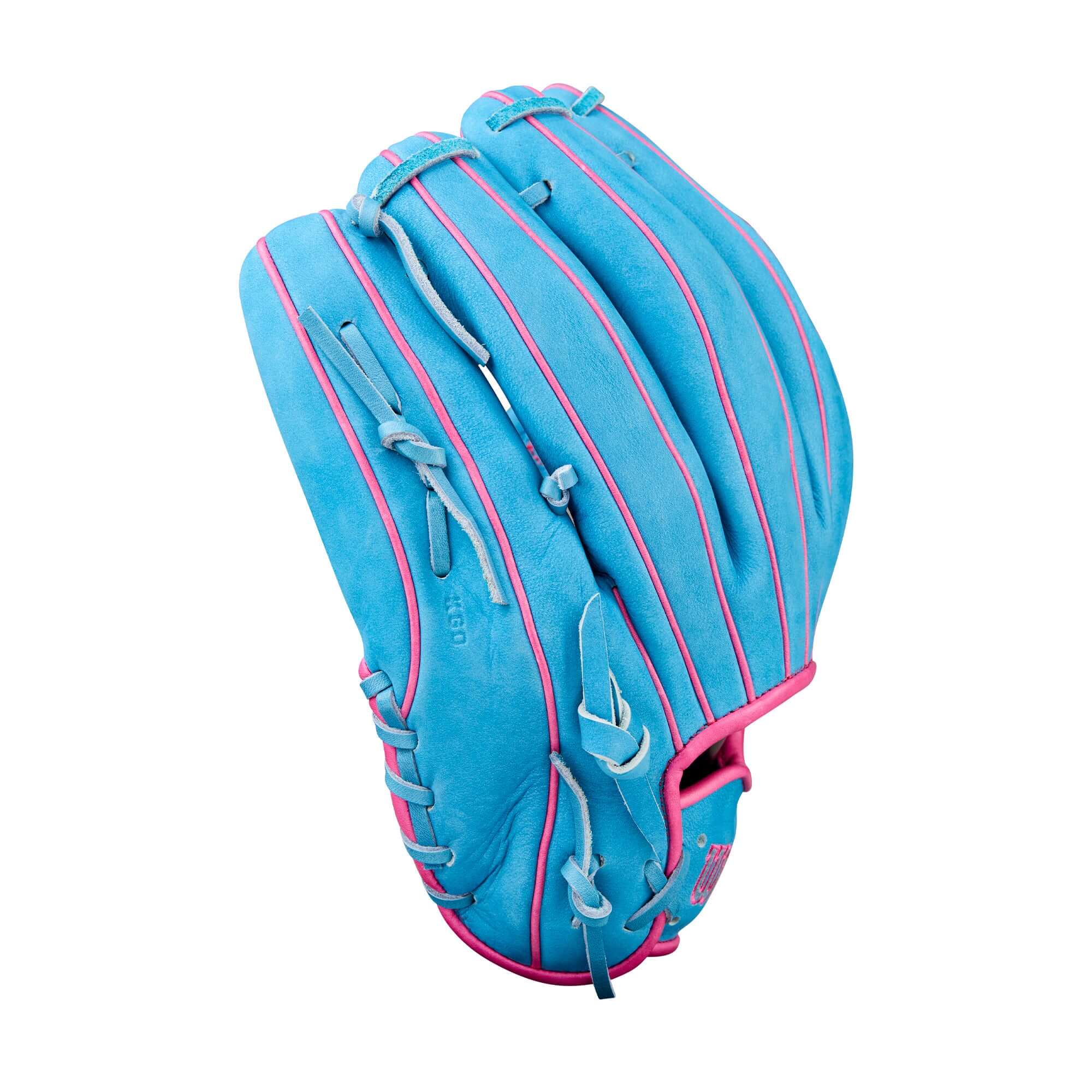 Wilson 2025 Elly De La Cruz A2000 EDLC44 GM glove finger detail with rolled dual welting design.