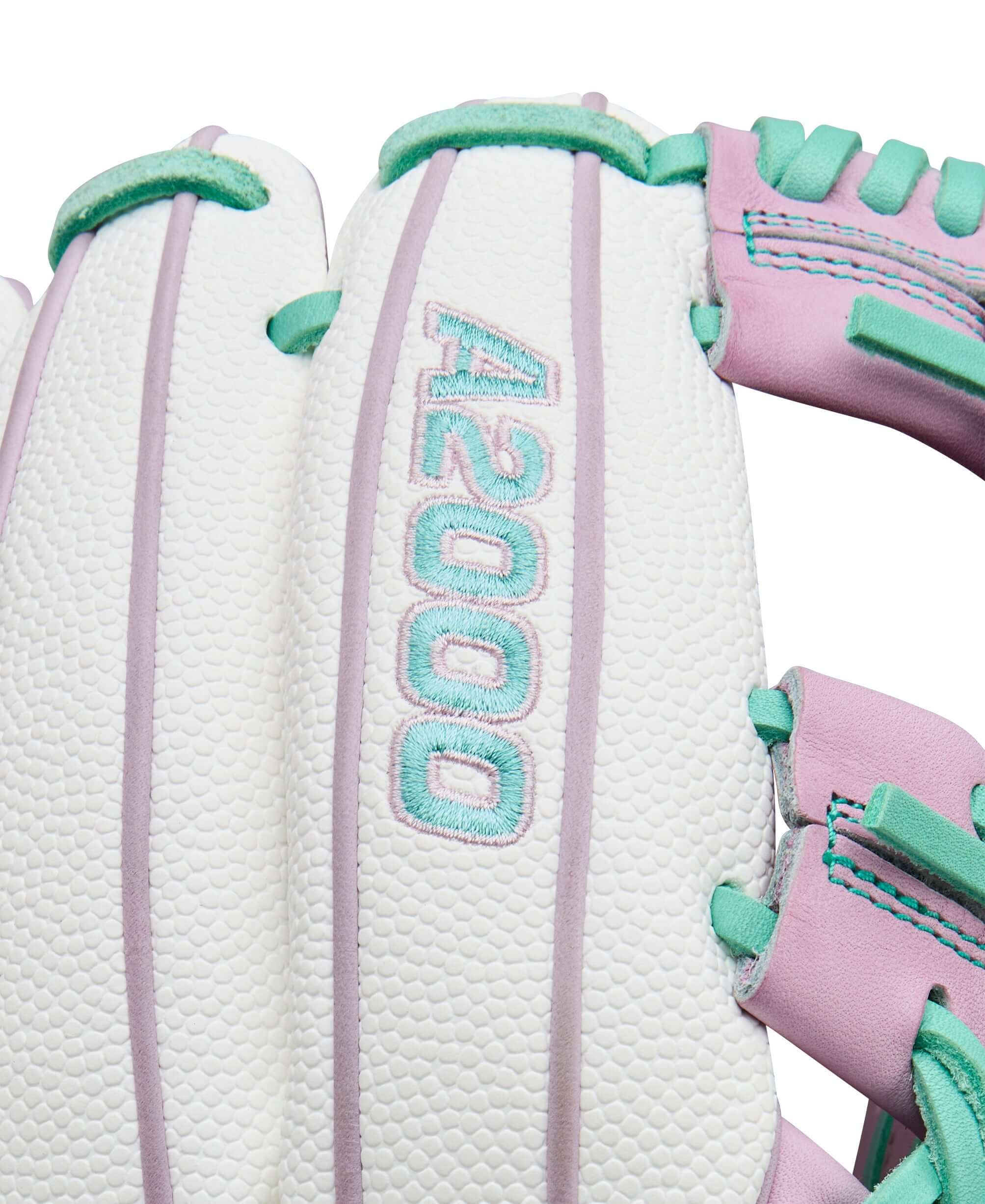 Wilson 2025 A2000 FP1175SS 11.75” Fastpitch Glove close-up A2000 logo in Seafoam/Teal.