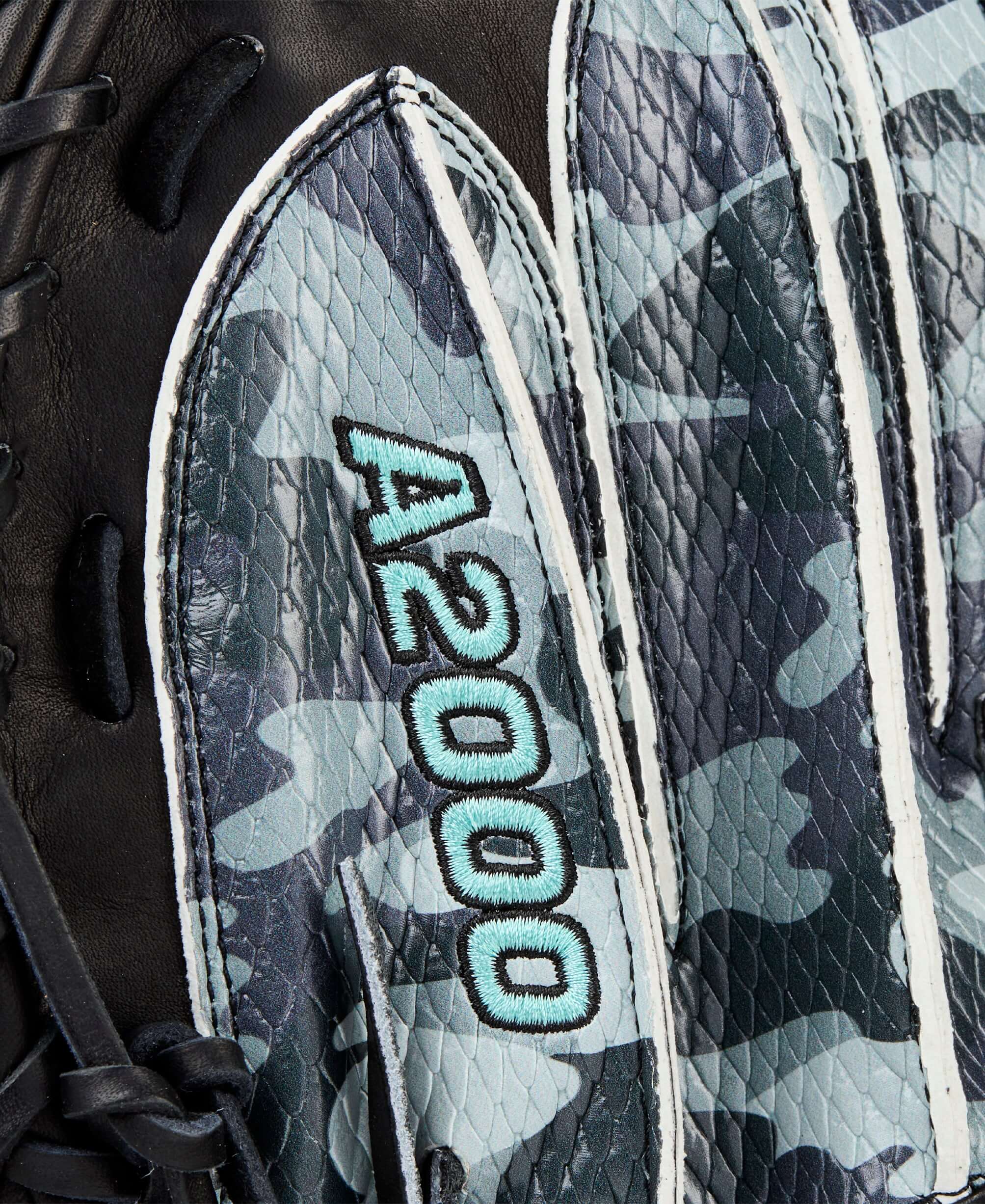 Wilson 2025 Austin Wells A2000 AW28 GM 34” Catcher’s Mitt close-up A2000 logo with Seafoam accents.