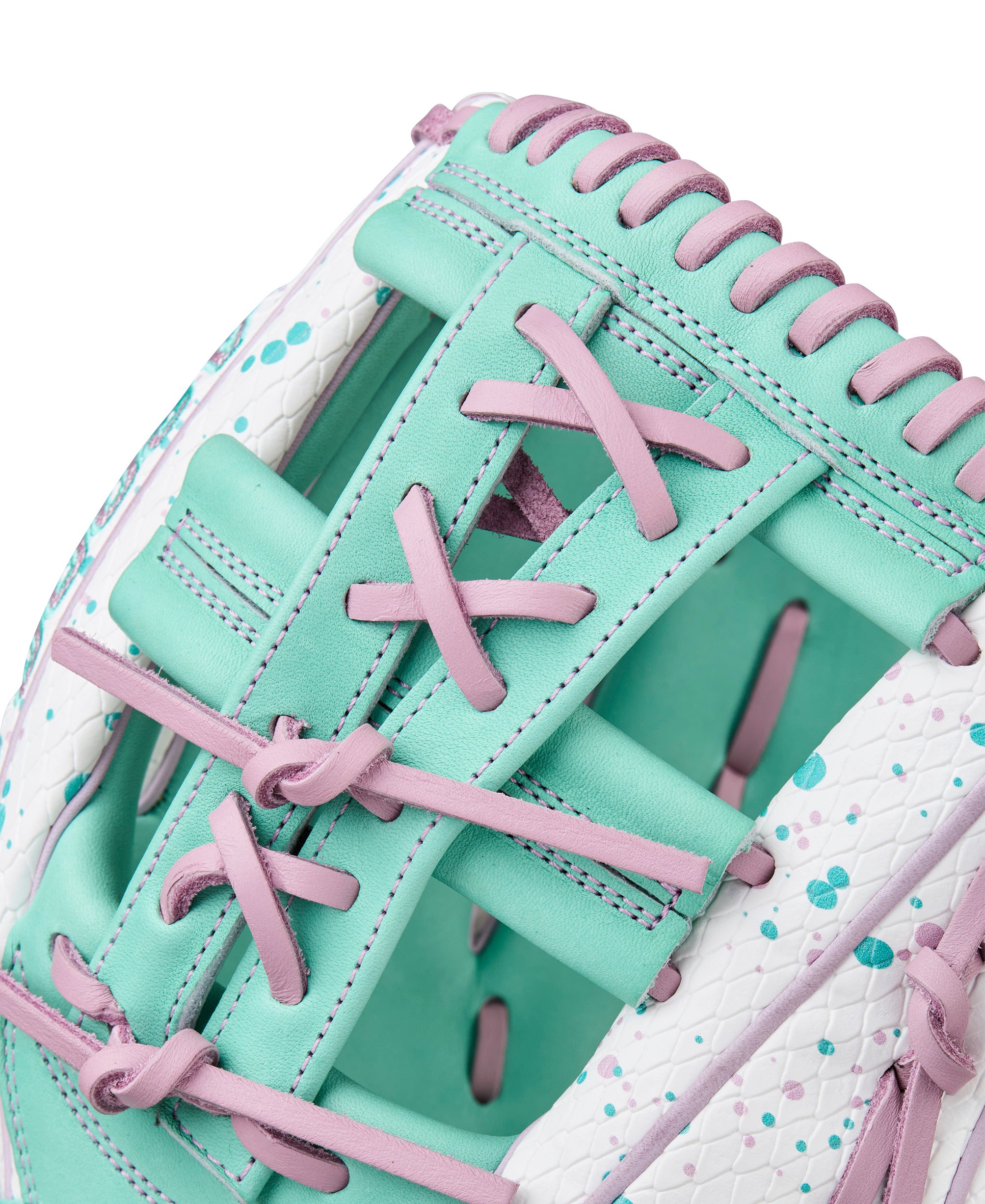 Single Post Web with 3X Lace on Wilson Winter 2025 A2000 FP75SS 11.75” Infield Fastpitch Softball Glove for secure catching.