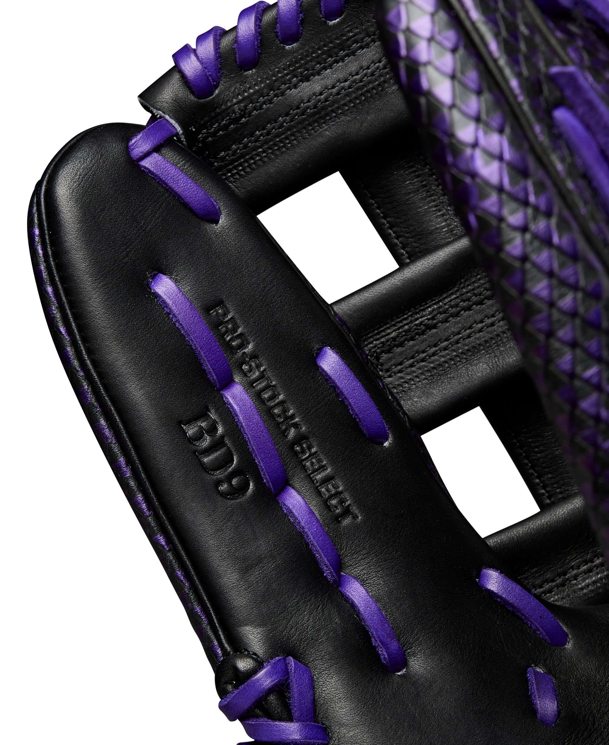Detailed thumb view displaying craftsmanship and structure with Pro Stock® Select leather.