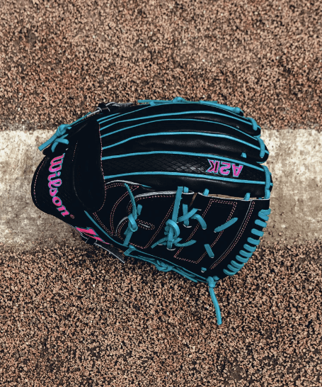 Wilson A2000 B2 pitcher's glove in black and teal with Pro Stock Select leather and Closed 2-Piece Web design.