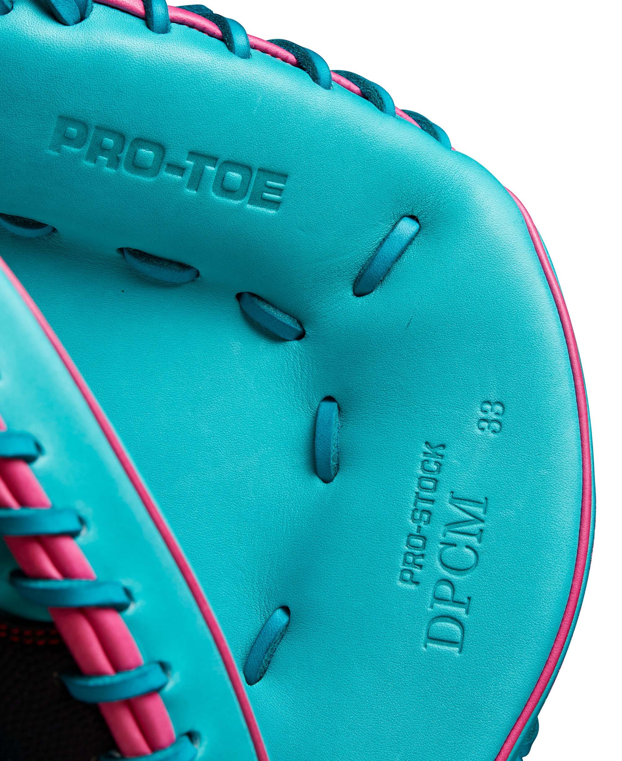 Close-up of Wilson A2000 CM33 catcher’s mitt features Pro Stock leather and vibrant teal design, highlighting craftsmanship.