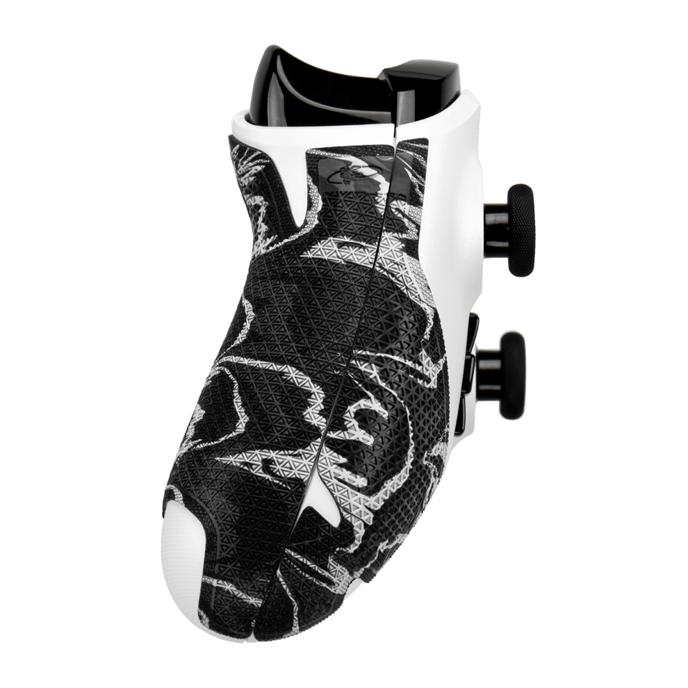 Lizard Skins DSP Controller Grip for Xbox One in black camo, featuring slip-resistant and multi-textured design.