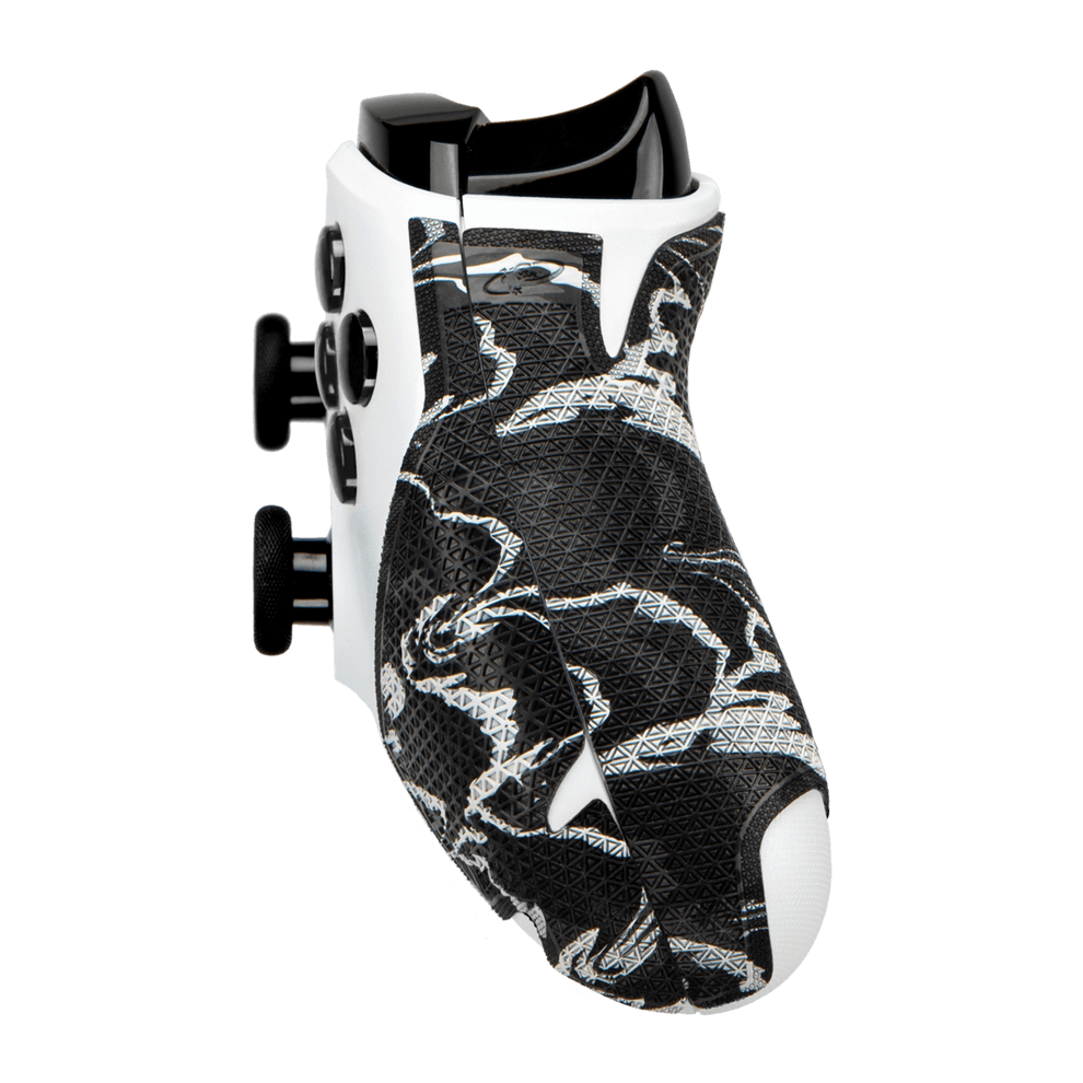Lizard Skins DSP Controller Grip for Xbox One in black camo, showcasing its textured, slip-resistant design for optimal control.