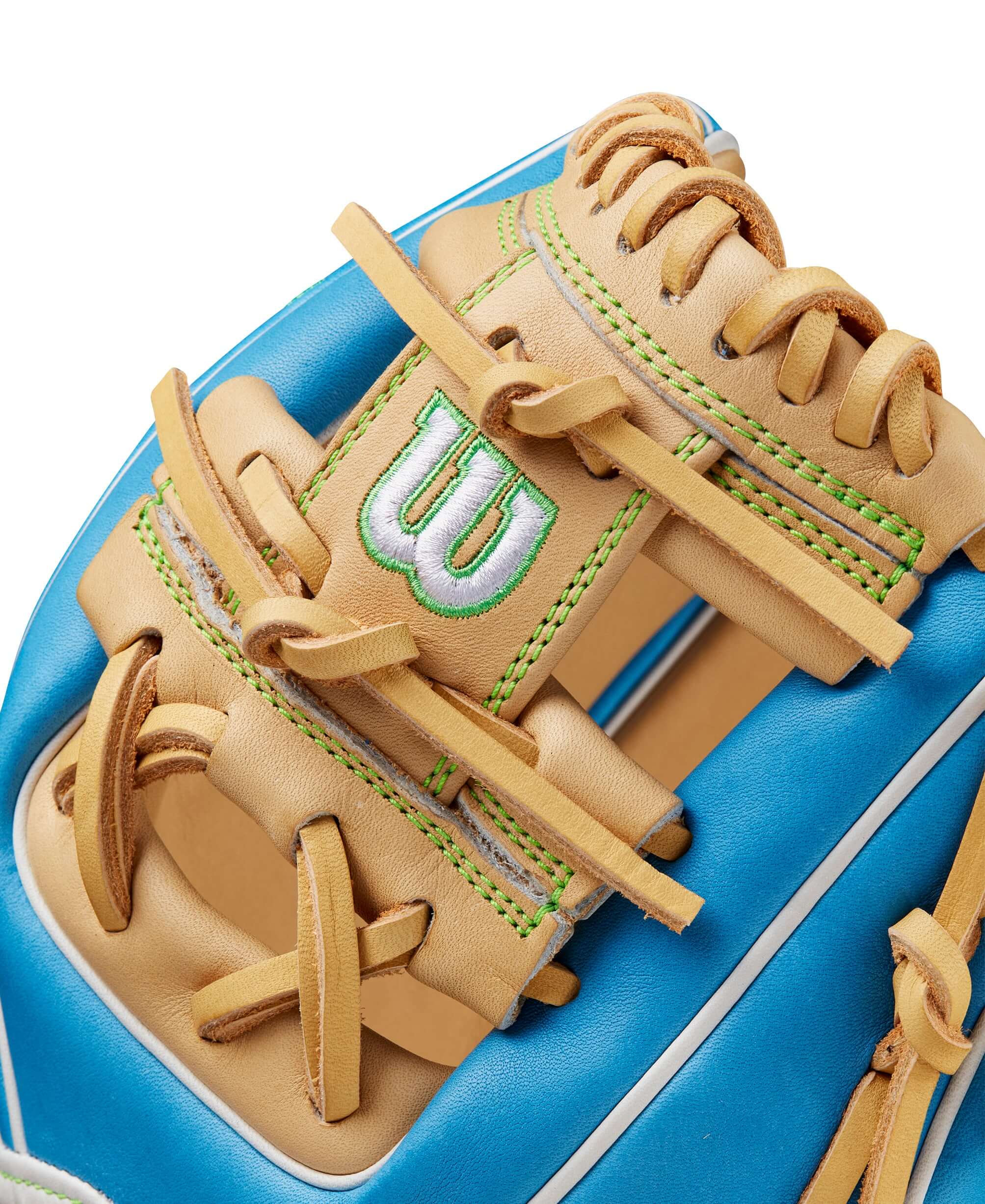 Wilson Winter 2024 A2000 PF11 SKBL/Blonde 11"