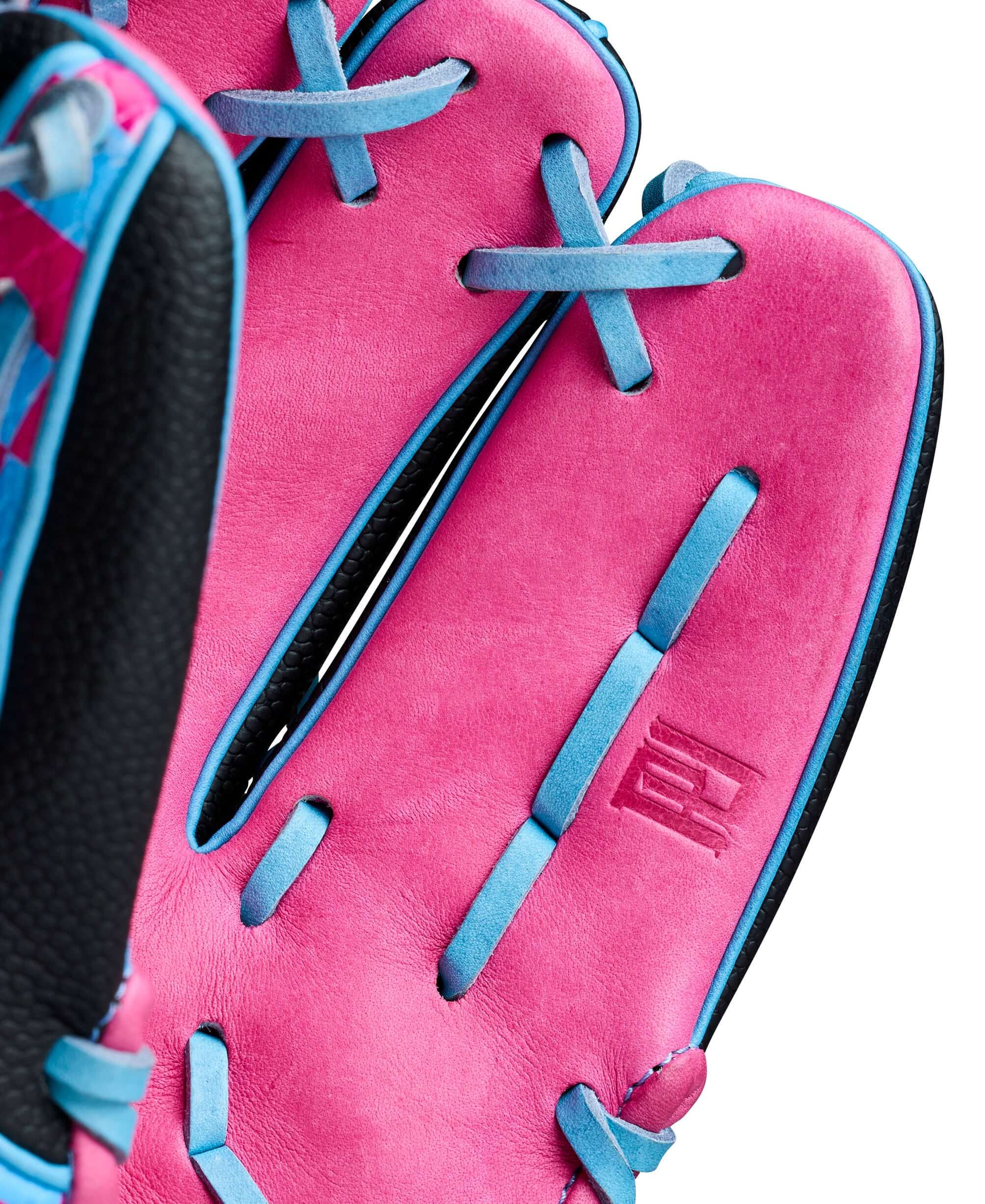 Wilson A2000 1786SS 11.5” Pottstown Glove thumb front view showing checkerboard print.