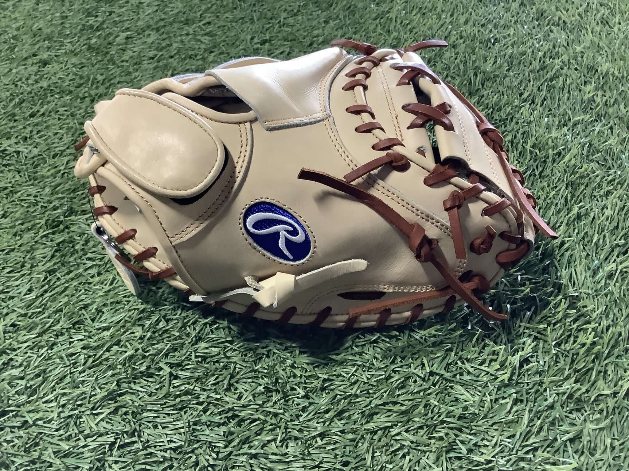 32.5-inch Rawlings Heart of the Hide Salvador Perez catcher's mitt