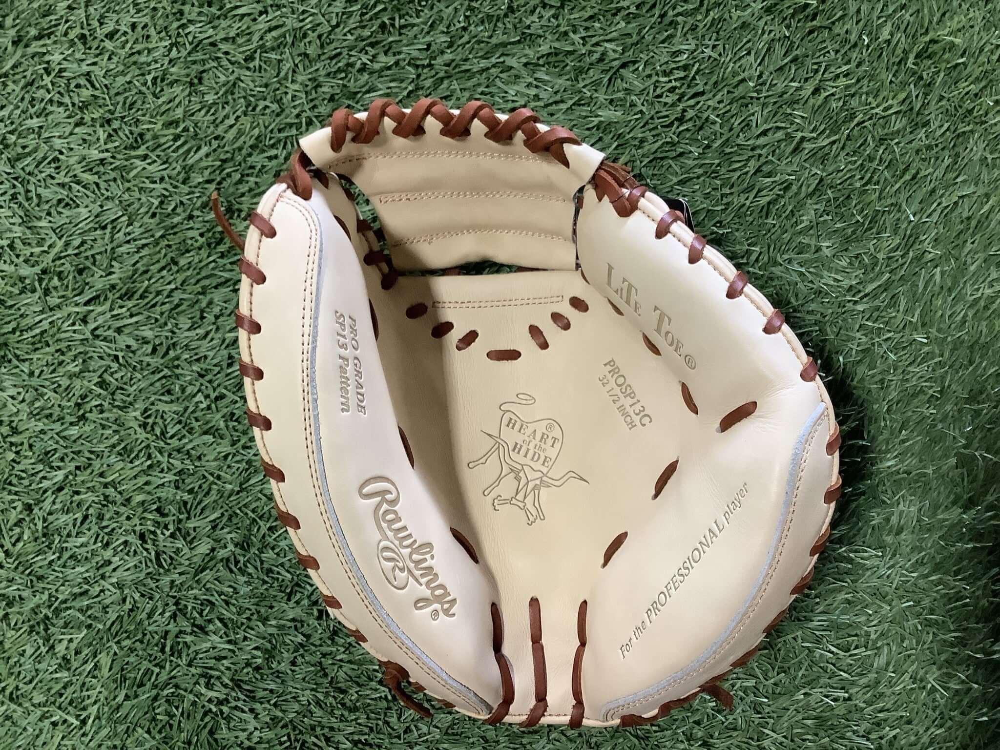 32.5-inch Rawlings Heart of the Hide Salvador Perez catcher's mitt