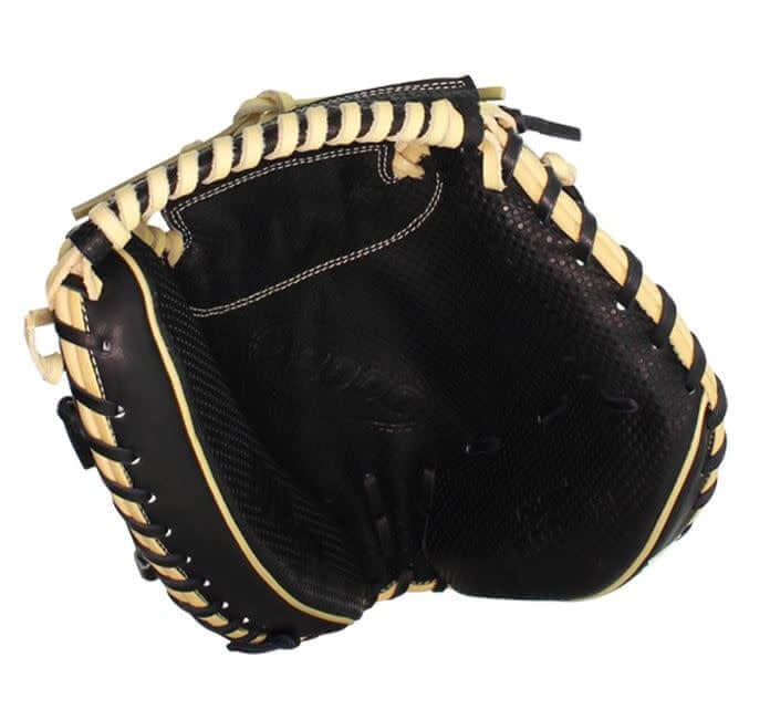 Wilson A2000 M1D Spin Control 33.5 Catchers Mitt with deep pocket and SpinControl Technology.