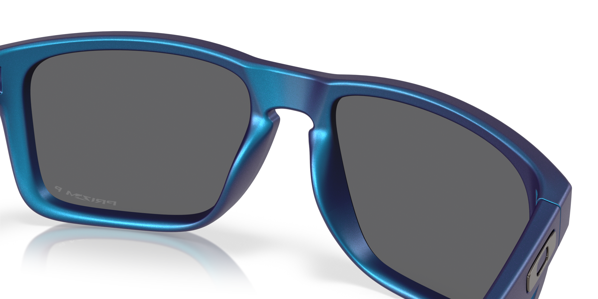 Inside view of Oakley Holbrook XL revealing lens alignment with Prizm Black lenses for superior color and contrast enhancement.