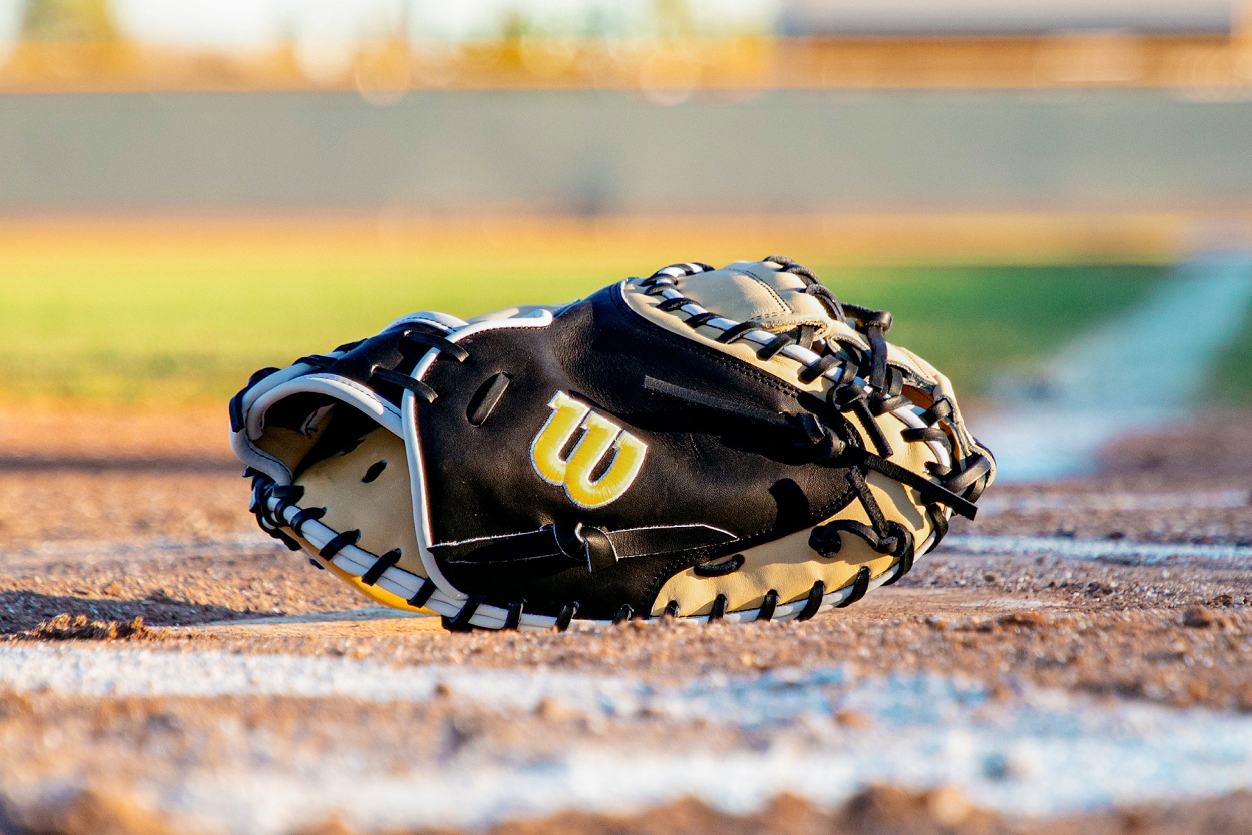 Wilson 2027 A2K 1734 Annual 34" Catcher's Mitt