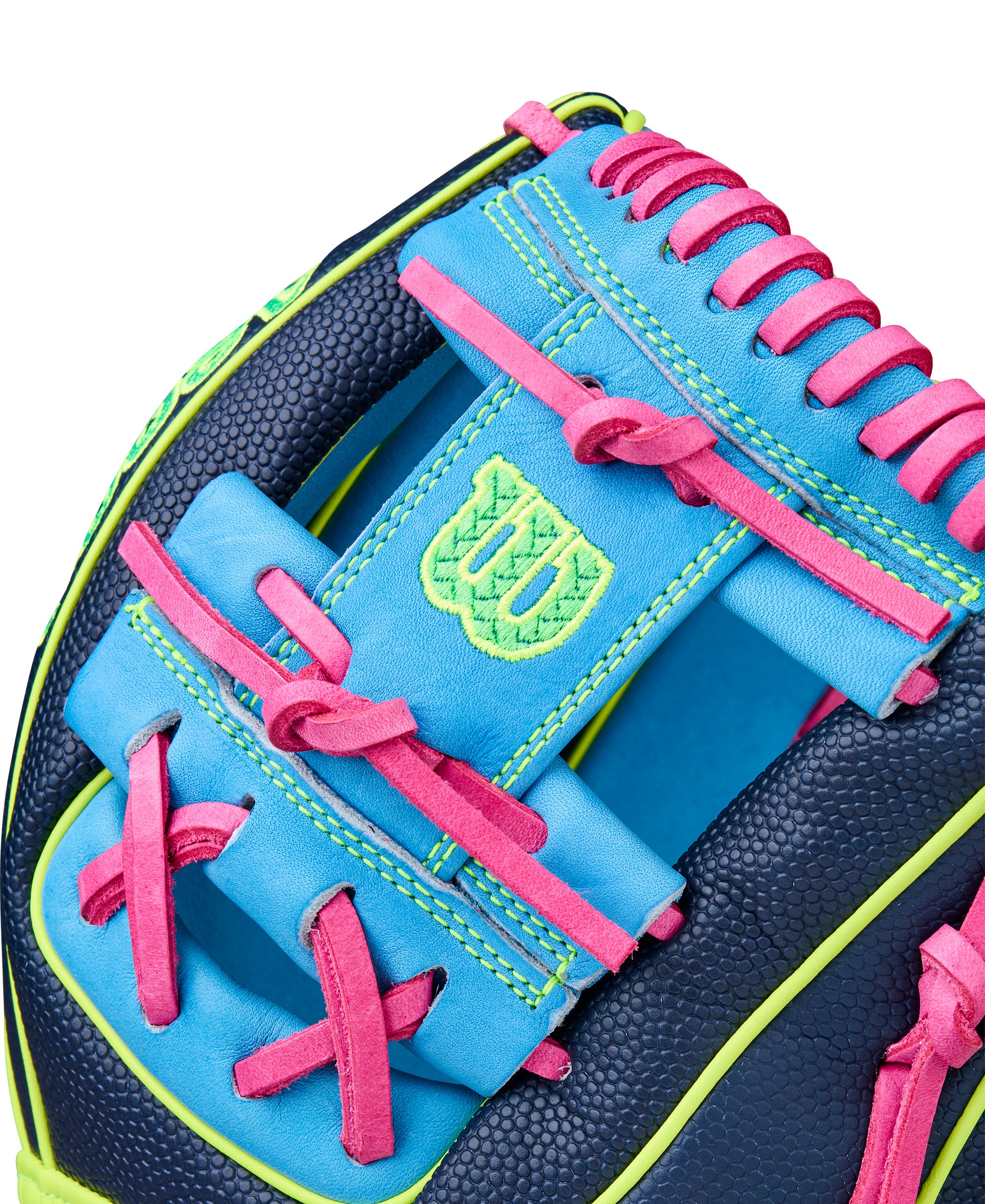 H-Web design of Wilson Winter 2025 A2000 1786SS 11.5” Infield Baseball Glove for fast transfers and superior control.