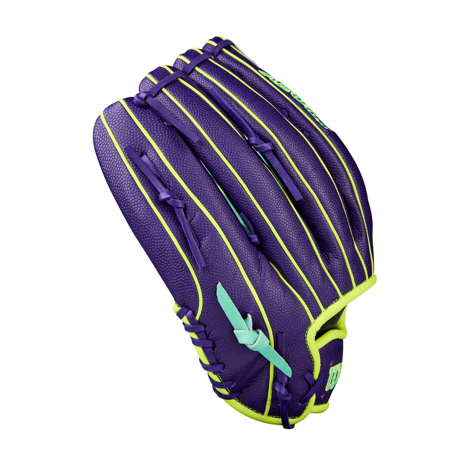 Wilson 2025 A2000 1810SS 12.75” Outfield Glove finger detail with rolled dual welting support.