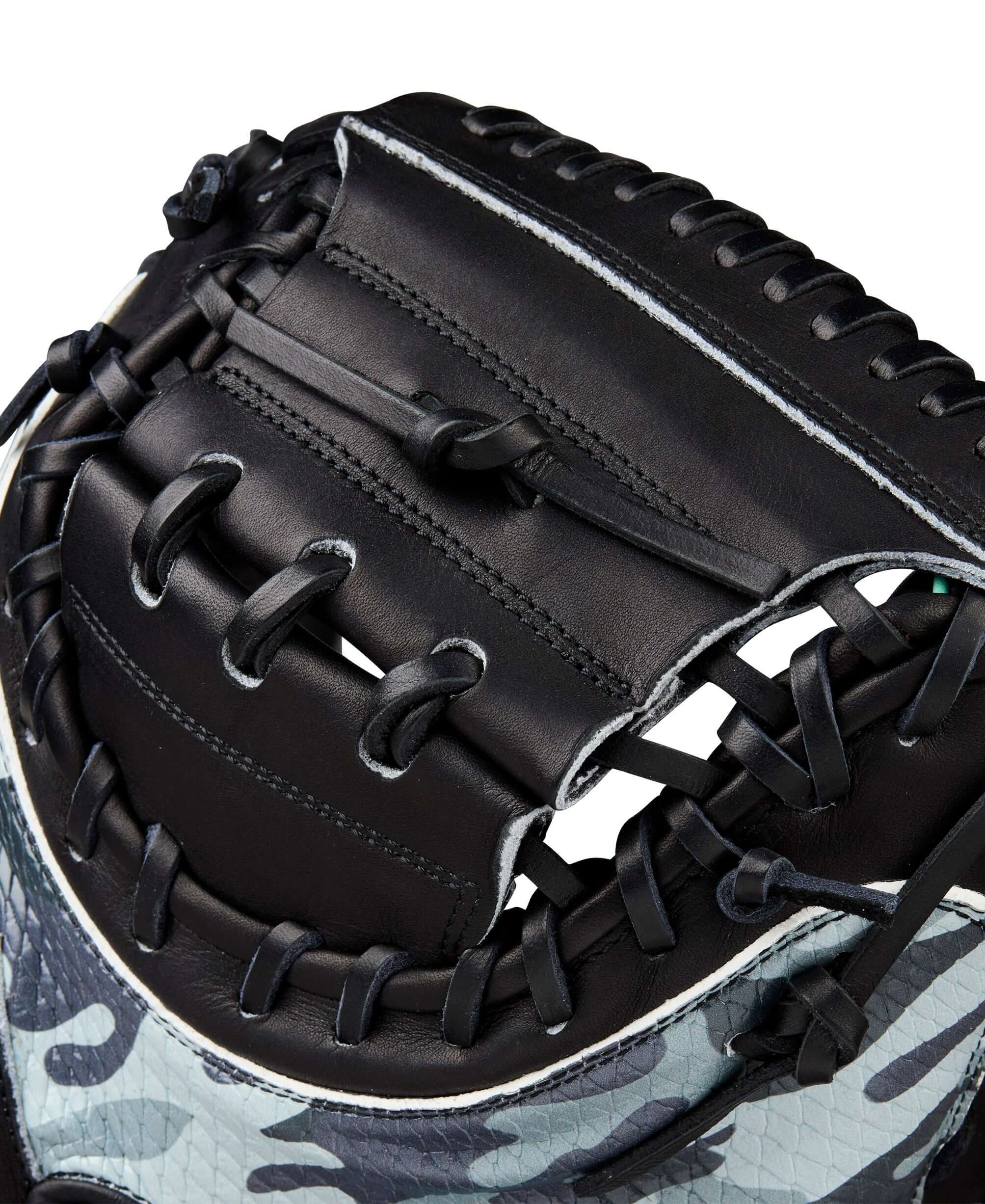 Wilson 2025 Austin Wells A2000 AW28 GM 34” Catcher’s Mitt Half Moon Web detail for secure catching performance.