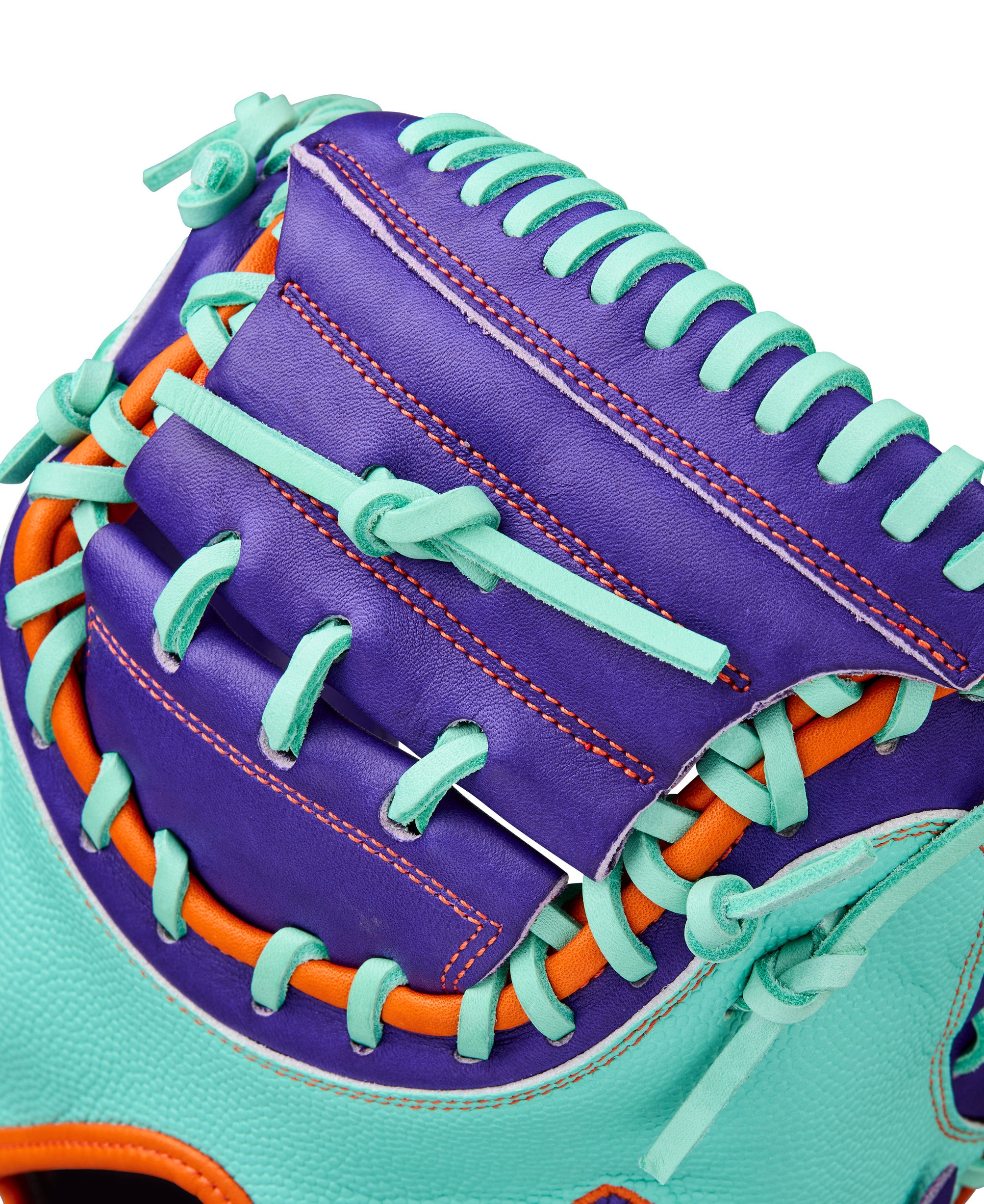 Half-Moon Web Wilson Winter 2025 A2000 CM33SS 33” Baseball Catcher’s Mitt for improved ball control and pocket depth.