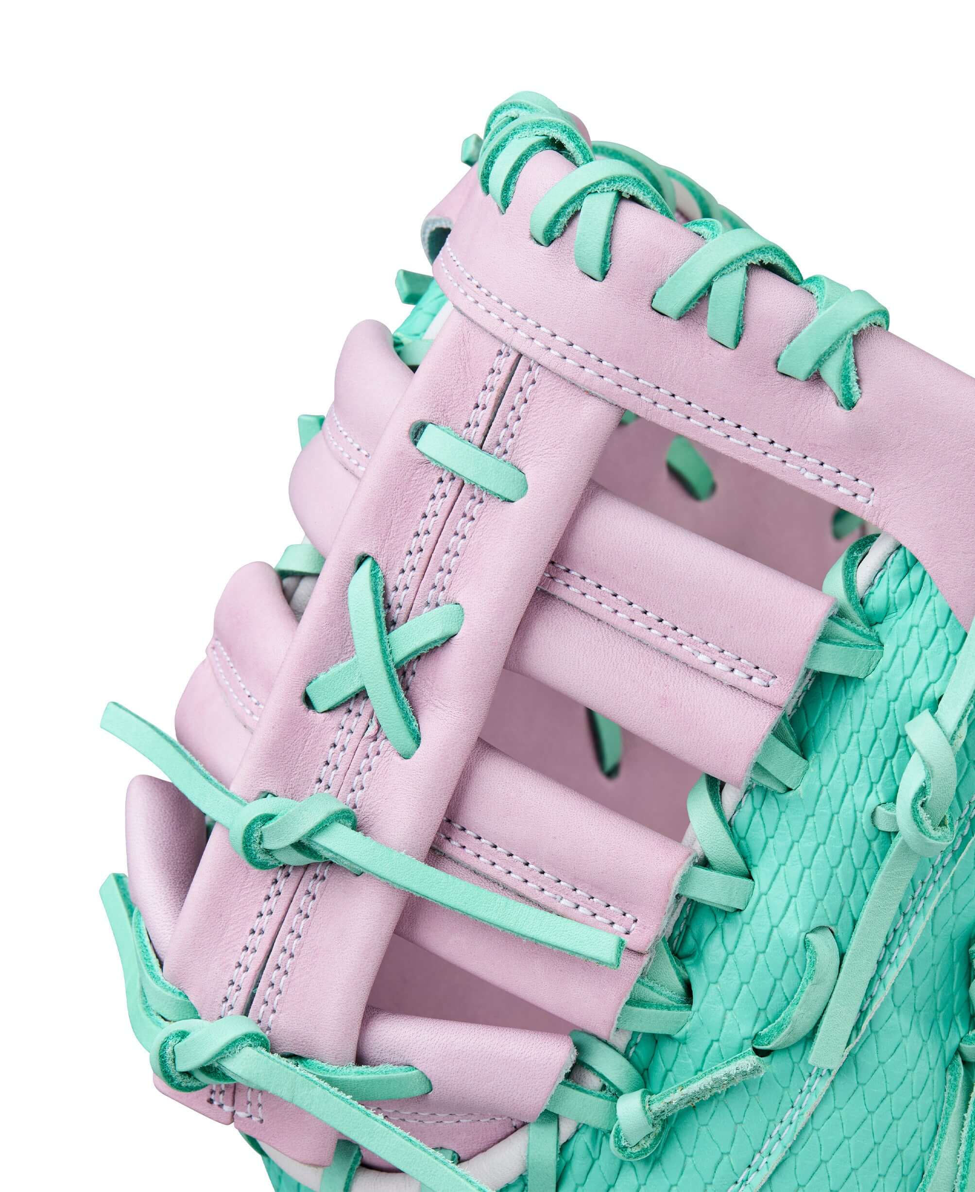 Single Post Web of Wilson Winter 2025 A2000 1620FPSS 12.5” Fastpitch Softball First Base Mitt for strong ball retention.