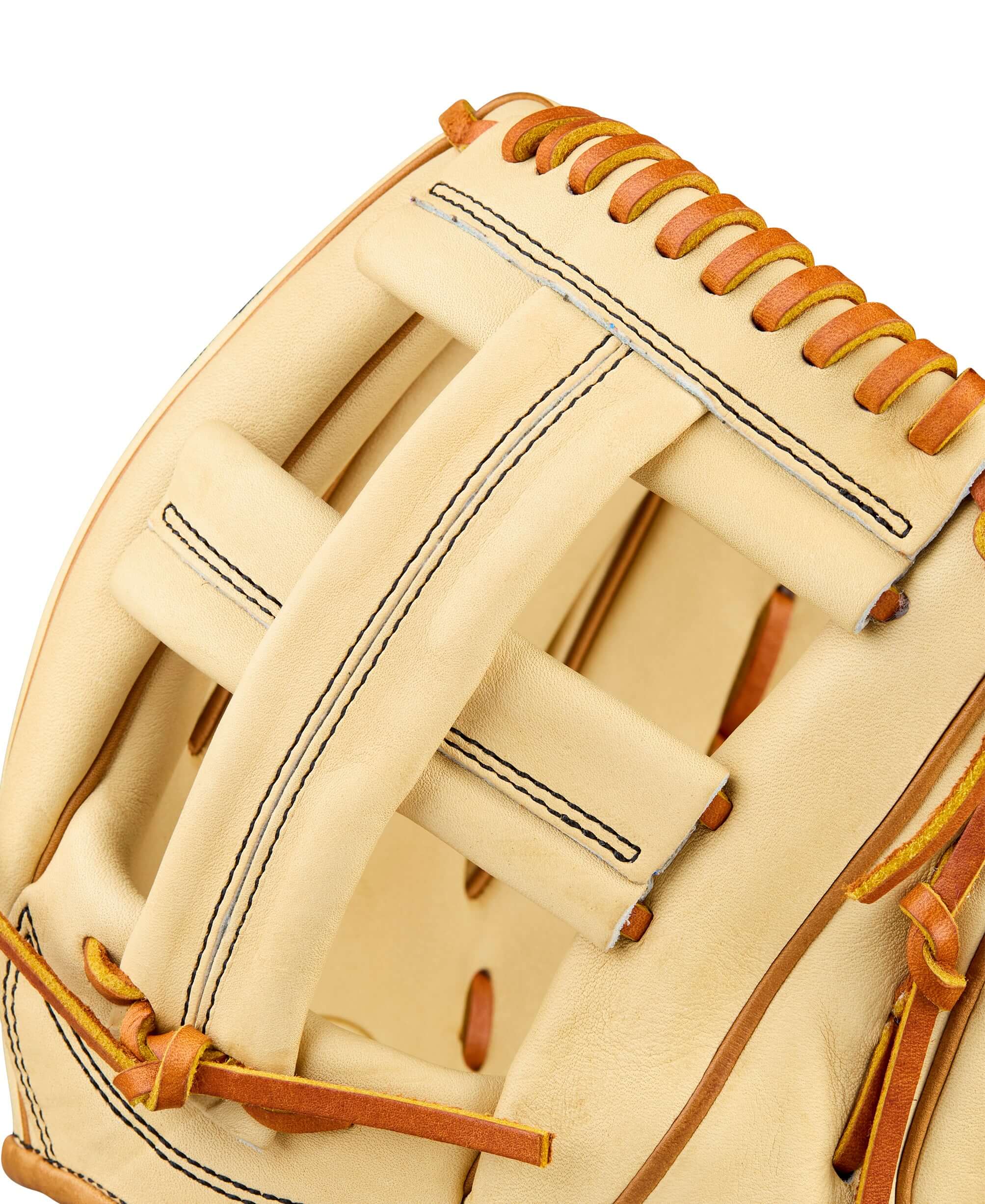 Wilson 2026 A2000 Classic EL3 11.75" Infield Glove close-up showing craftsmanship and design details.
