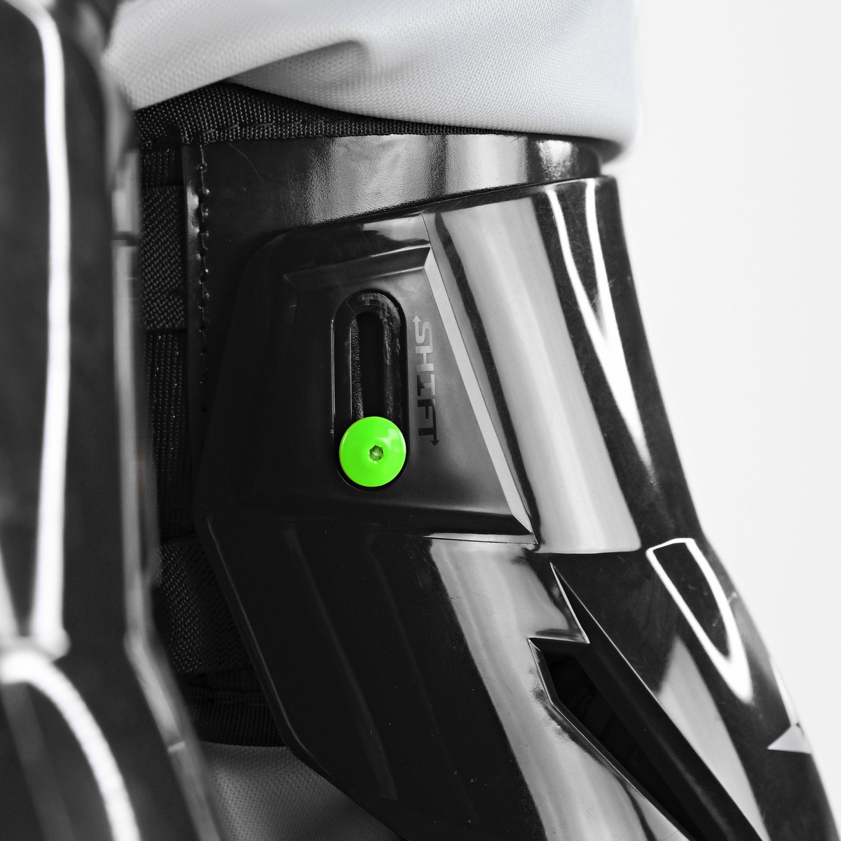 All-Star MVP-Pro leg guard SHIFT thigh shield detail