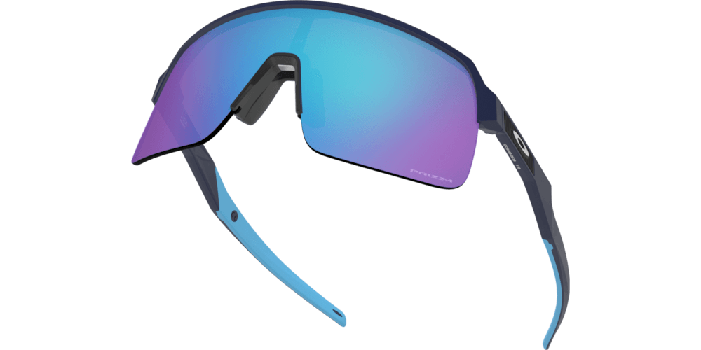High-wrap semi-rimless Oakley Sutro Lite frame for increased field of view and improved ventilation.