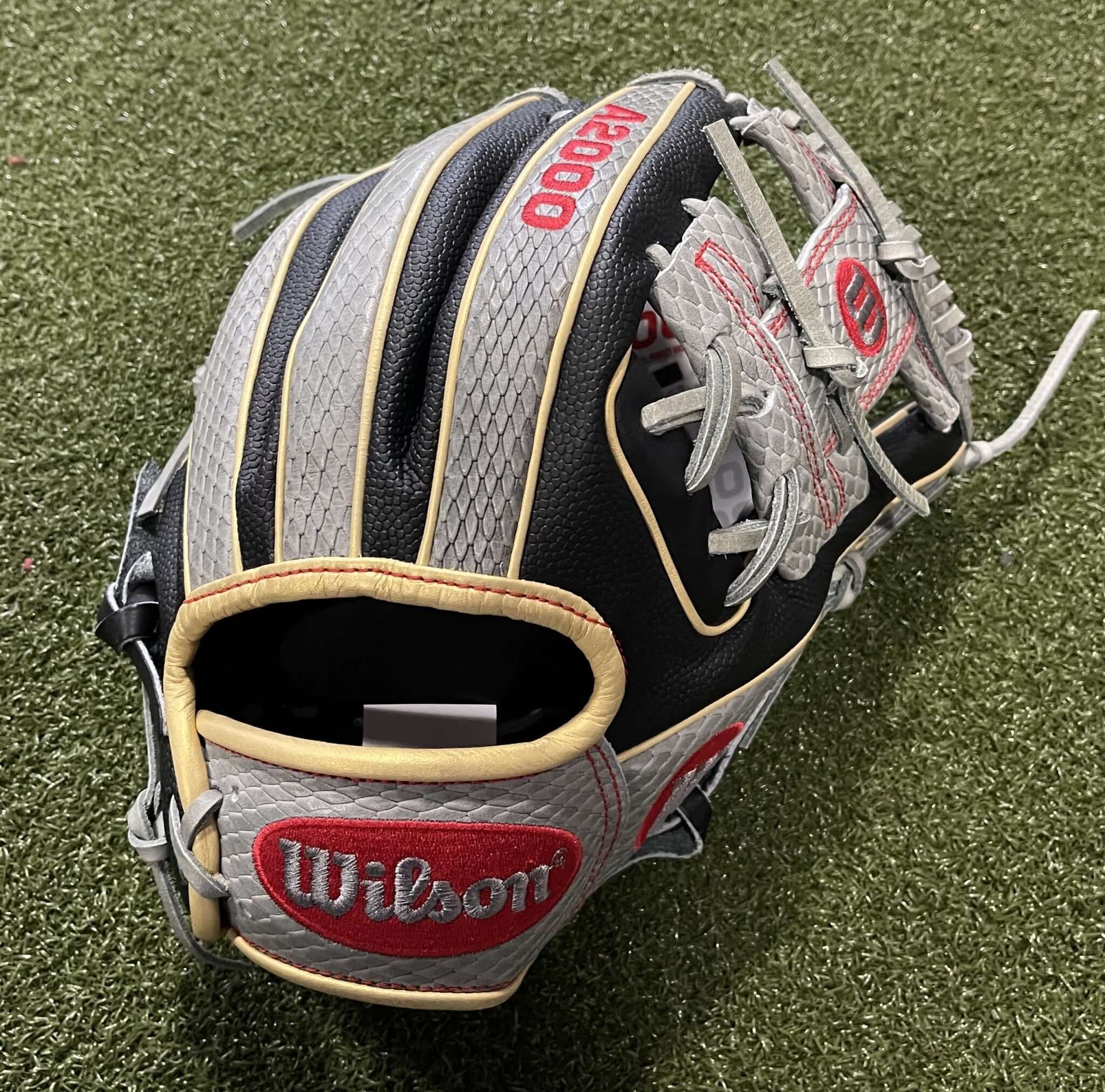 Wilson A2000 1975 11.75 Super SnakeSkin Limited  Edition