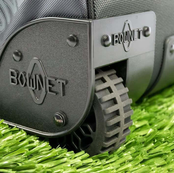 Wheeled equipment bag with telescoping handle