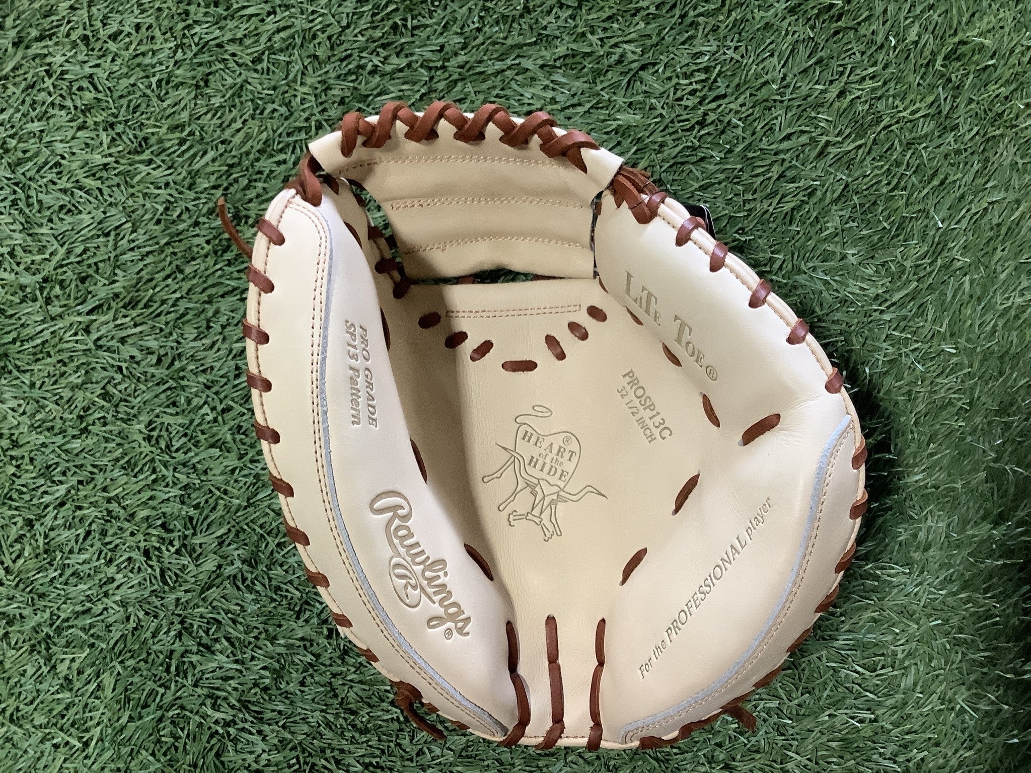 Rawlings Heart Of The Hide Salvador Perez 32.5"