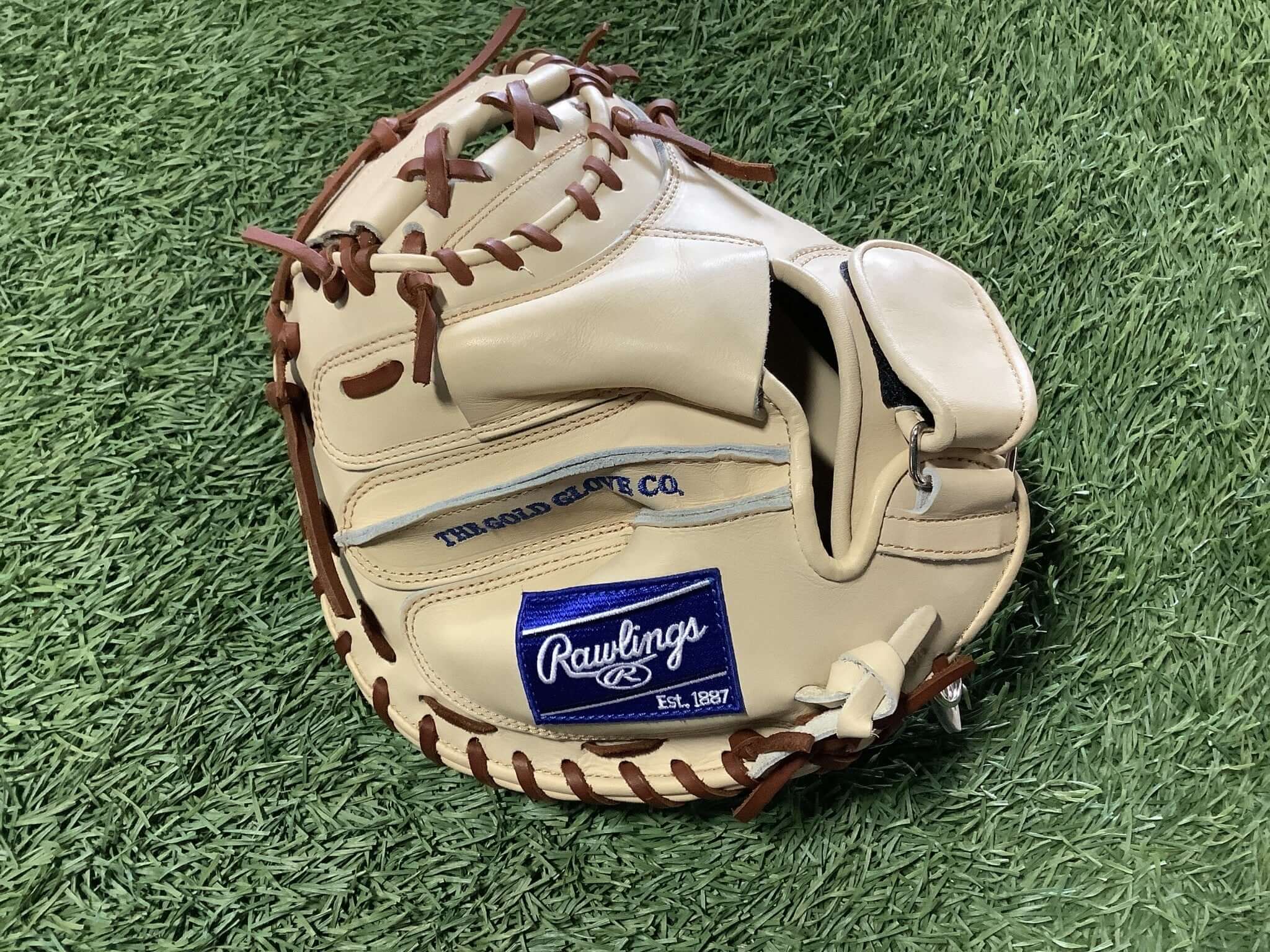 32.5-inch Rawlings Heart of the Hide Salvador Perez catcher's mitt