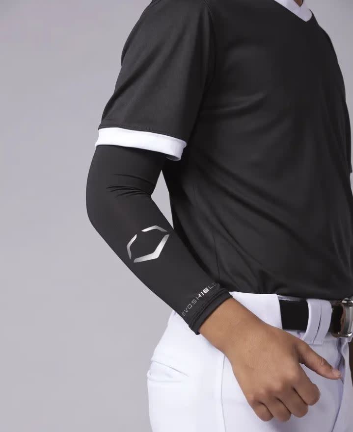 Wilson Evoshield Youth Solid Arm Sleeve in black