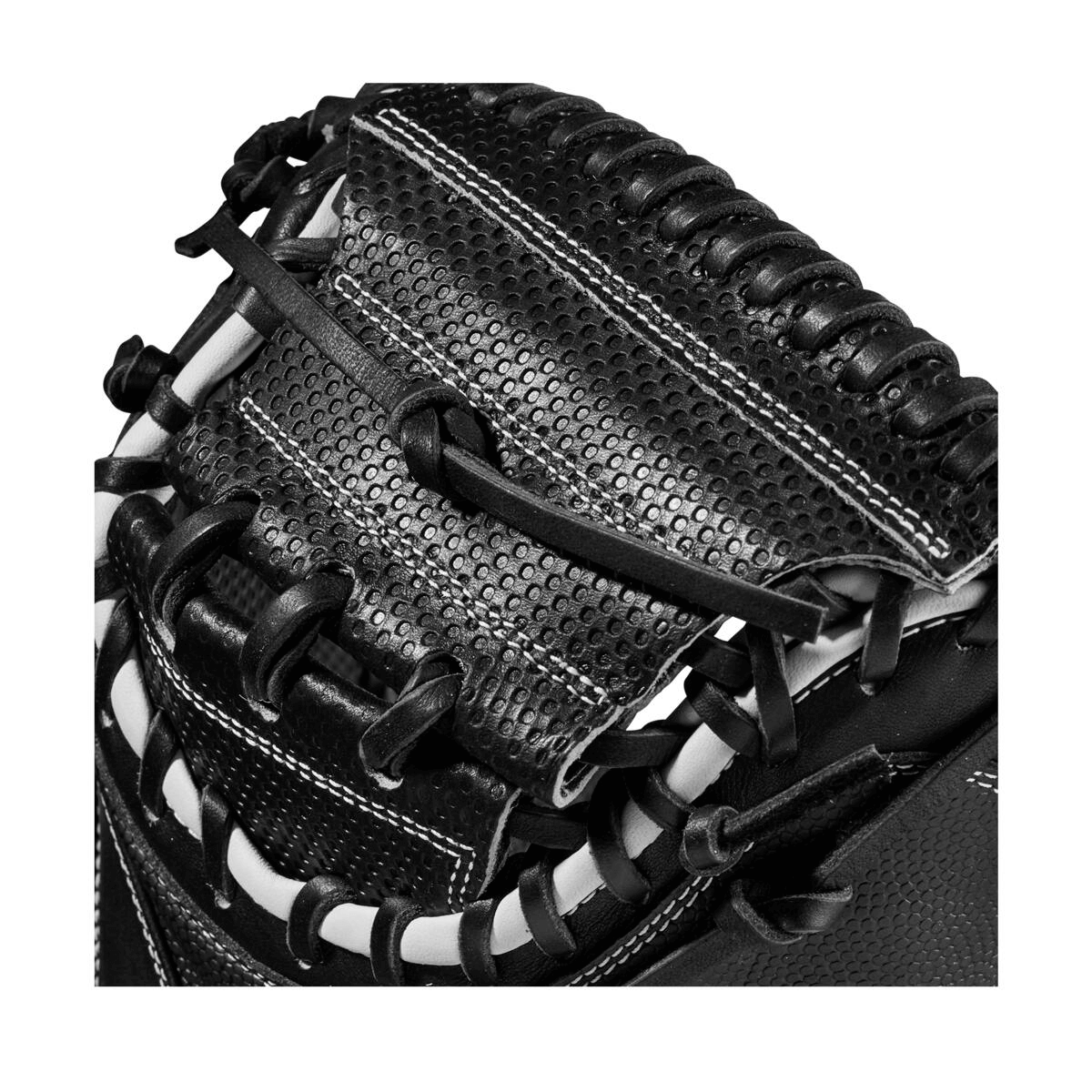 Wilson 2023 A2000 M1DSS Spin Control Black 33.5 Baseball Glove
